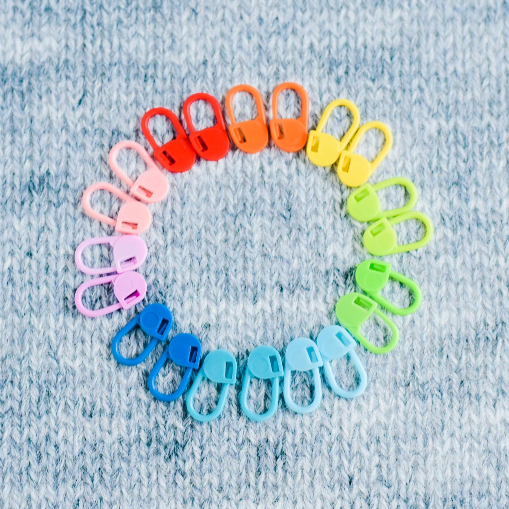 Set of 20 Rainbow Locking Stitch Markers for Knitting and Crochet, Plastic Safety Pins, Crochet stitch marker, progress keeper