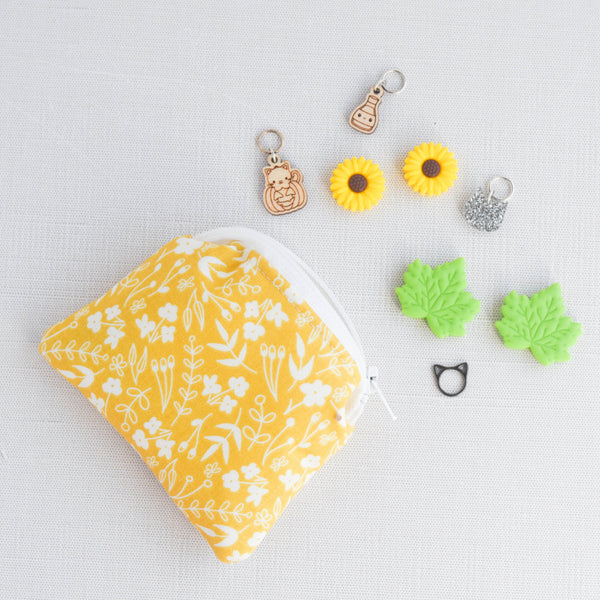 Small Zippered Notions Pouch - Gold Daisy