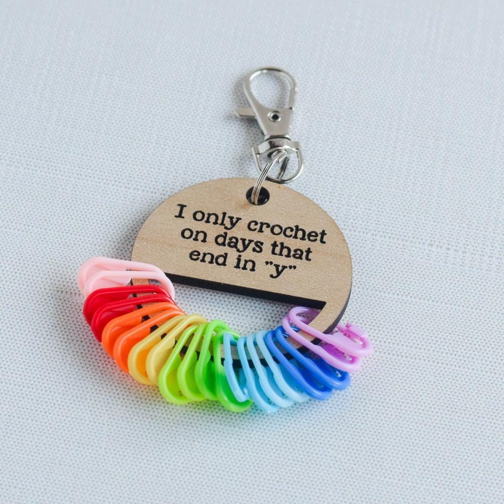 Set of 20 Locking Stitch Markers plus Holder, Stitch Marker Holder with Keychain, Stitch Marker organizer - Crochet on Days End in Y